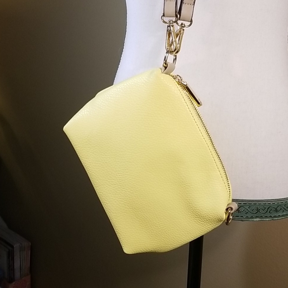 Yellow Purse 💕 - Picture 5 of 8
